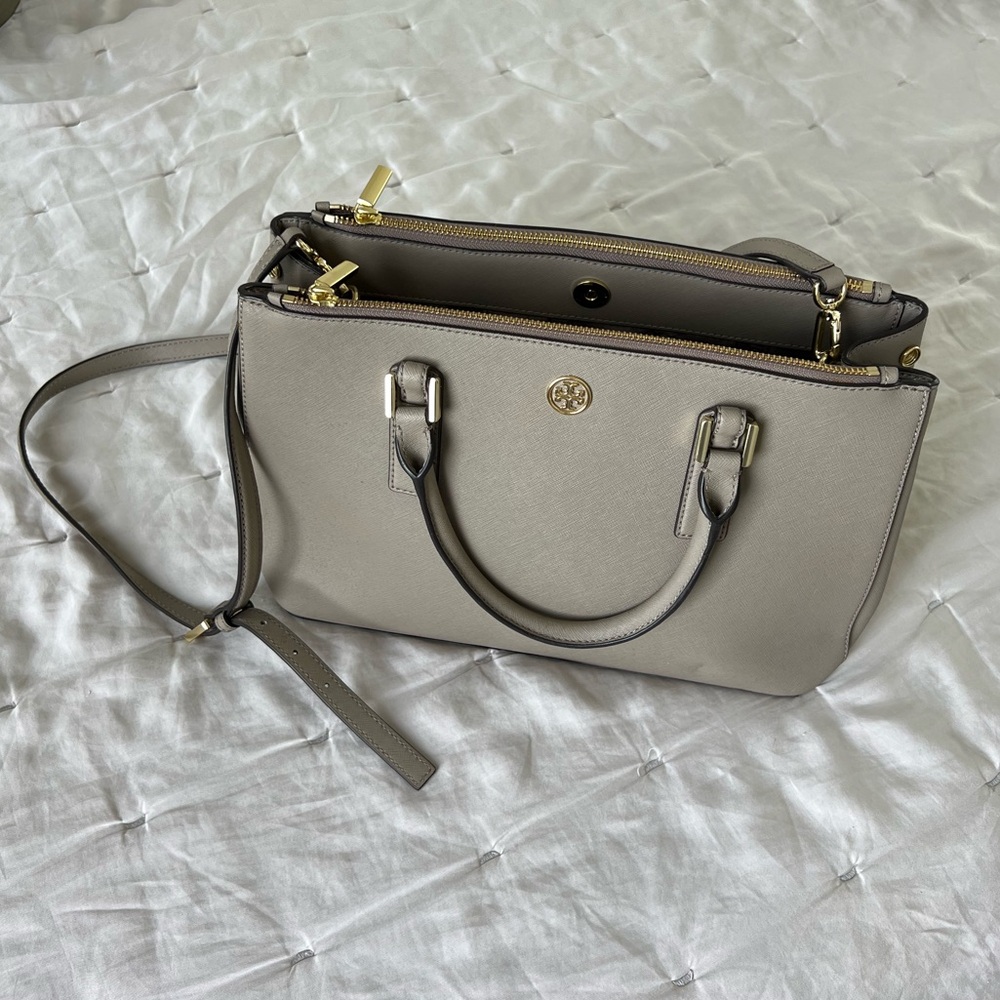 Tory Burch Robinson Double Zip Tote dust storm in excellent condition gray taupe